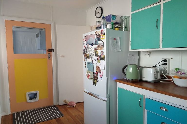 Photo of property in 24 Banks Street, Marfell, New Plymouth, 4310