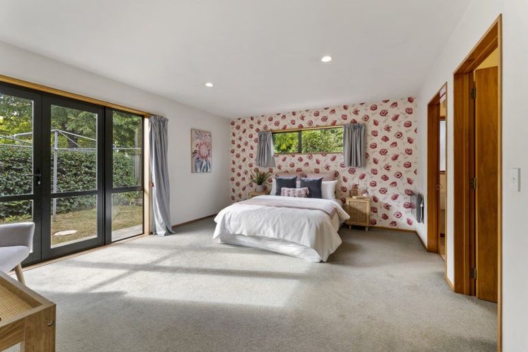 Photo of property in 27 Thornwood Place, Redwood, Christchurch, 8051