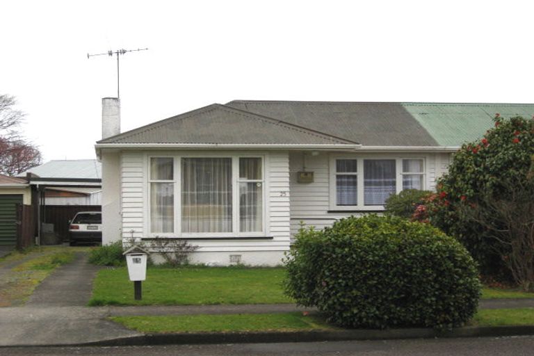 Photo of property in 25 Karaka Crescent, Levin, 5510