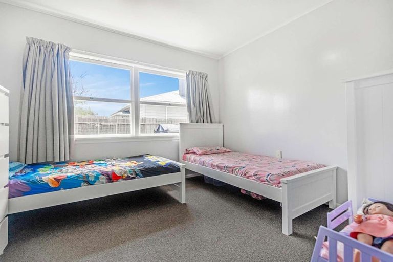 Photo of property in 16b Campbell Street, Waiuku, 2123