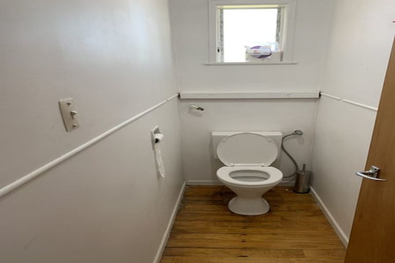 Photo of property in 46 Castleford Street, Green Bay, Auckland, 0604