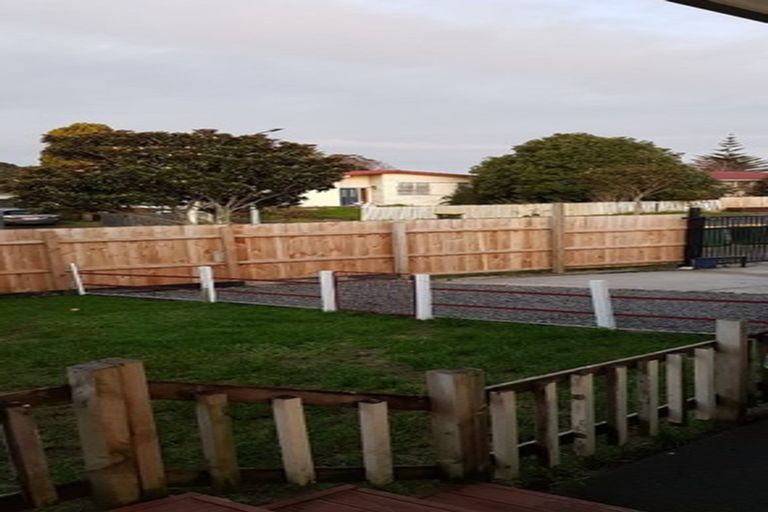 Photo of property in 19 Swallow Drive, Manurewa, Auckland, 2102