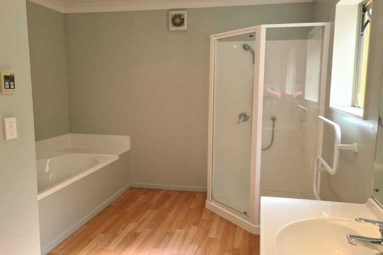 Photo of property in 24 Erlestoke Crescent, Churton Park, Wellington, 6037