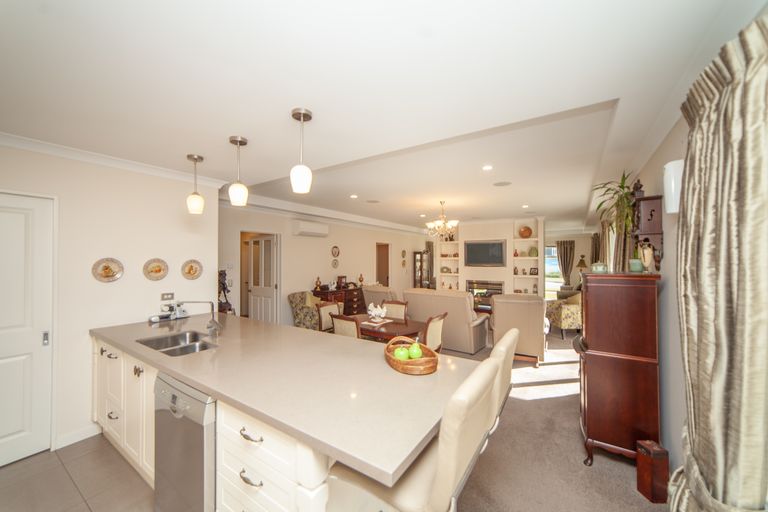 Photo of property in 15 Old Red Barn Road, Halswell, Christchurch, 8025