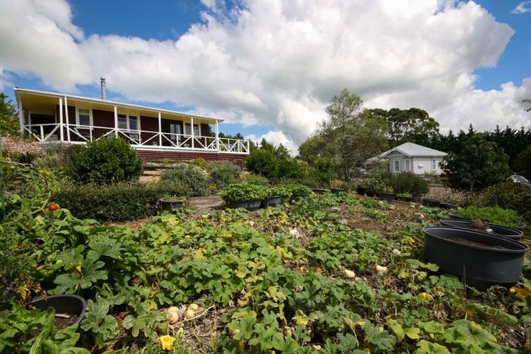 Photo of property in 3 Heaths Way, Pahi, Paparoa, 0571