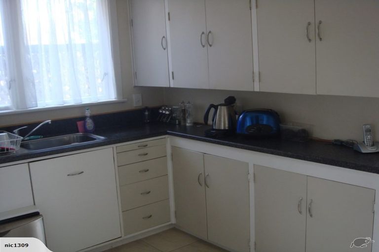 Photo of property in 2/11 Anthony Place, Pakuranga, Auckland, 2010