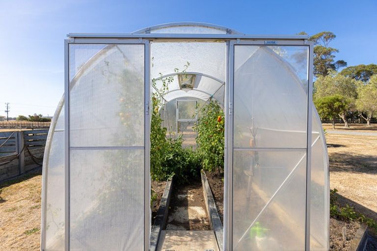 Photo of property in 104 White Rock Road, Martinborough, 5781