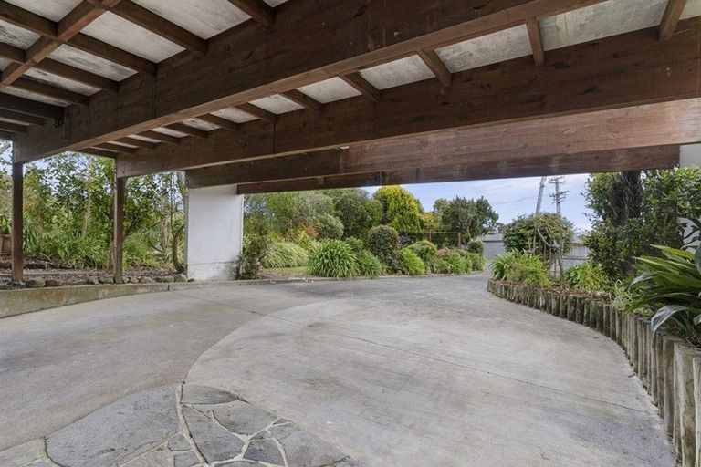 Photo of property in 29 Highland Avenue, Titirangi, Auckland, 0604
