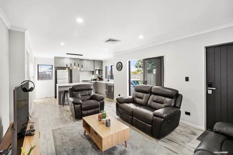 Photo of property in 211a Finlayson Avenue, Clendon Park, Auckland, 2103