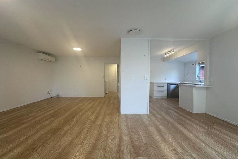 Photo of property in 9k View Road, Glenfield, Auckland, 0627