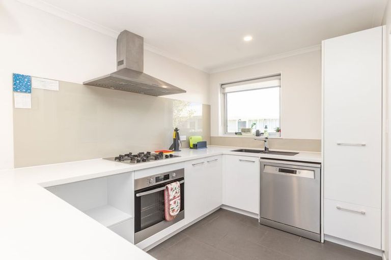 Photo of property in 2/104 Picton Avenue, Riccarton, Christchurch, 8011