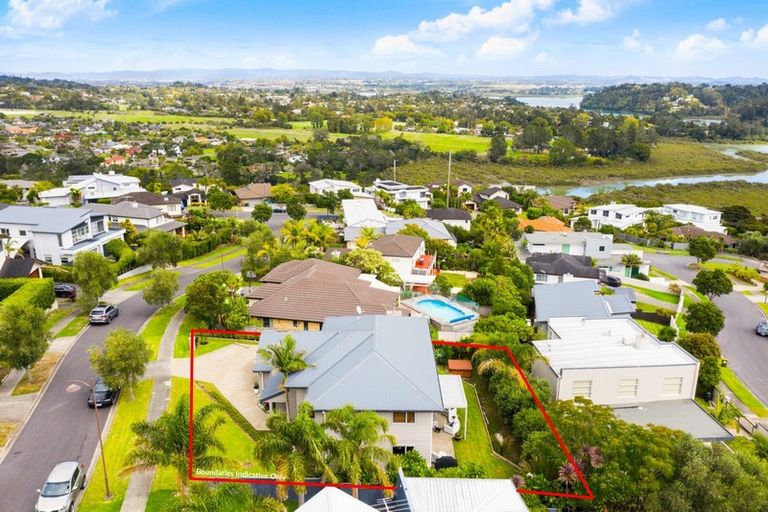 Photo of property in 13 Rangi Avenue, Schnapper Rock, Auckland, 0632