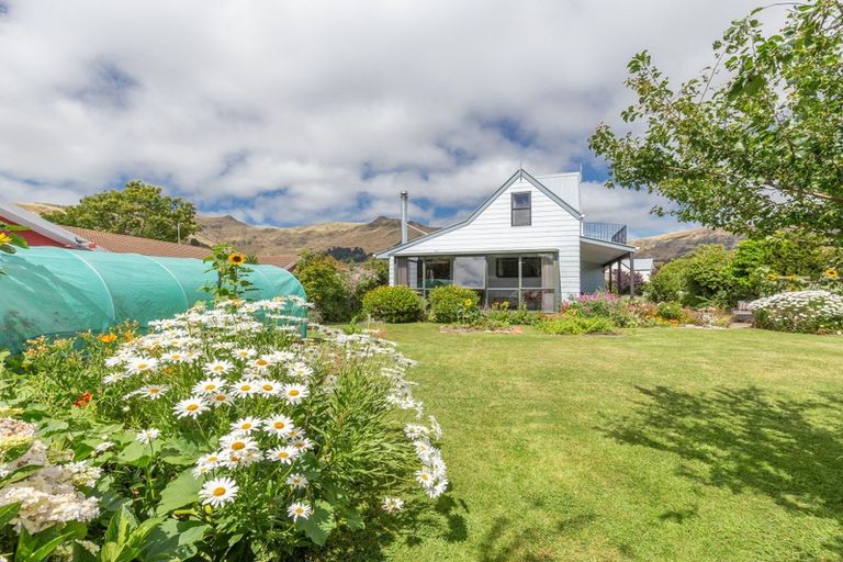 Photo of property in 11 Warner Place, Heathcote Valley, Christchurch, 8022