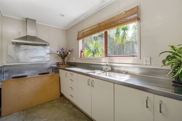 Photo of property in 15 Ballini Rise, West Harbour, Auckland, 0618