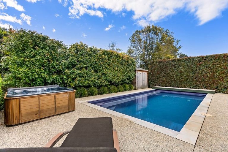 Photo of property in 3a Walton Street, Red Beach, 0932