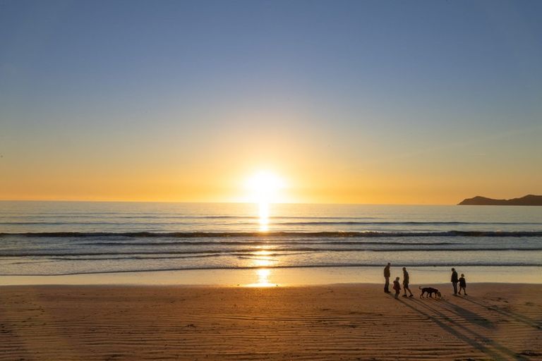 Photo of property in 36 Aperahama Street, Paekakariki, 5034