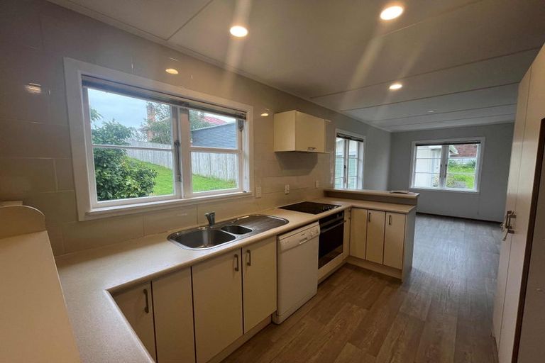 Photo of property in 2 Kohekohe Street, New Lynn, Auckland, 0600