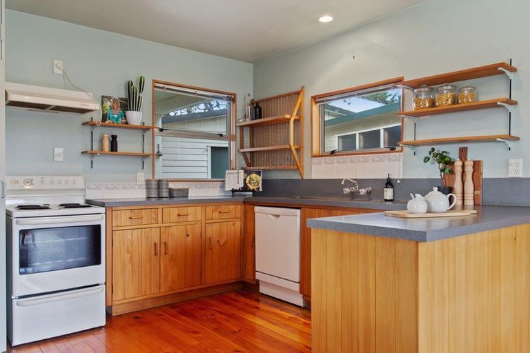 Photo of property in 1 South Crescent, Amberley, 7481