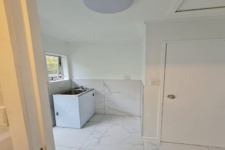 Photo of property in 11 Rerewai Place, Kelston, Auckland, 0602