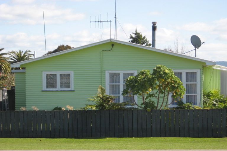 Photo of property in 46 College Road, Edgecumbe, 3120