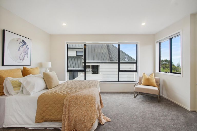 Photo of property in 4 Korotaha Terrace, Rothesay Bay, Auckland, 0630