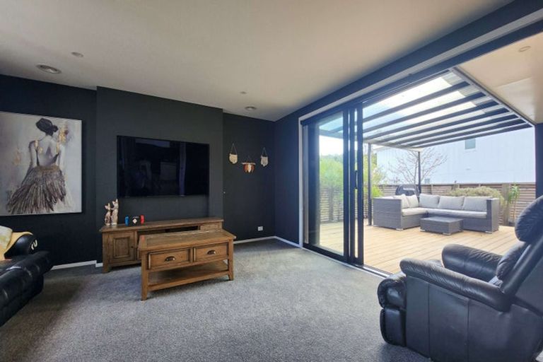 Photo of property in 6 Cartographer Way, Whitby, Porirua, 5024