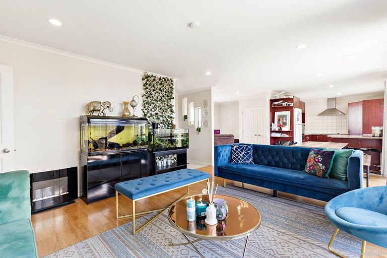 Photo of property in 37 Bellville Drive, Clendon Park, Auckland, 2103