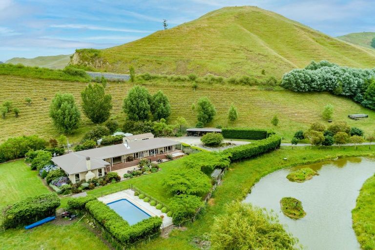 Photo of property in 11 Mangakuri Road, Kairakau, Havelock North, 4295