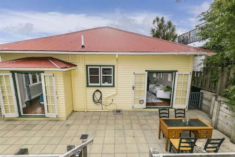 Photo of property in 17 Fairview Crescent, Kelburn, Wellington, 6012