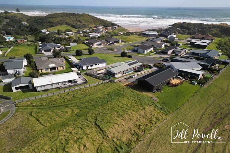 Photo of property in 7 Snapper Street, Baylys Beach, 0377