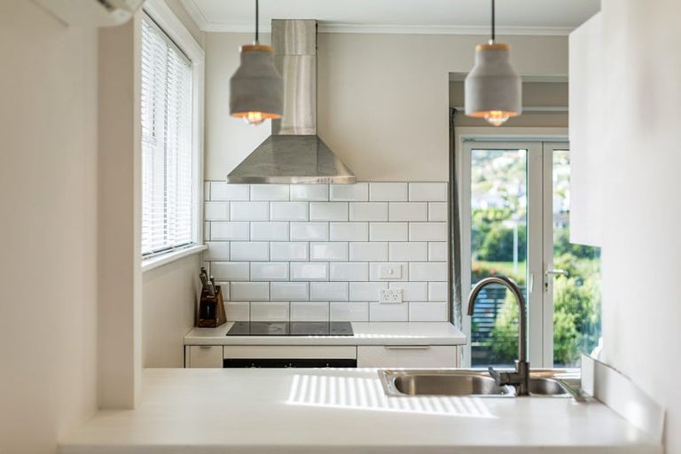 Photo of property in 90 Main Road, Titahi Bay, Porirua, 5022