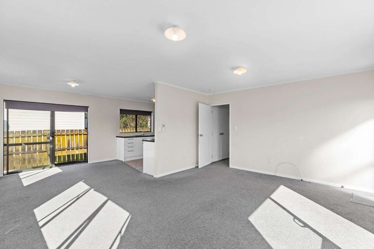 Photo of property in 28 Barneys Farm Road, Clendon Park, Auckland, 2103