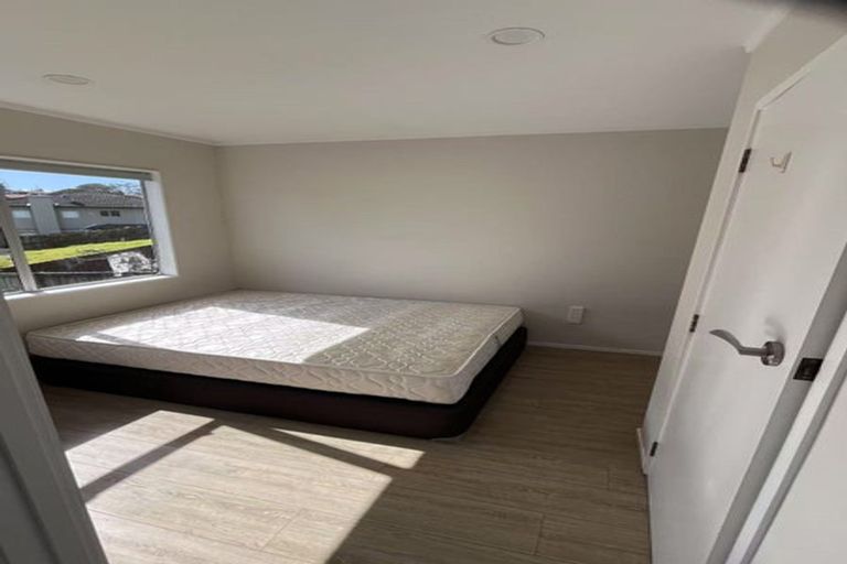 Photo of property in 15 Lyford Crescent, Sunnynook, Auckland, 0620