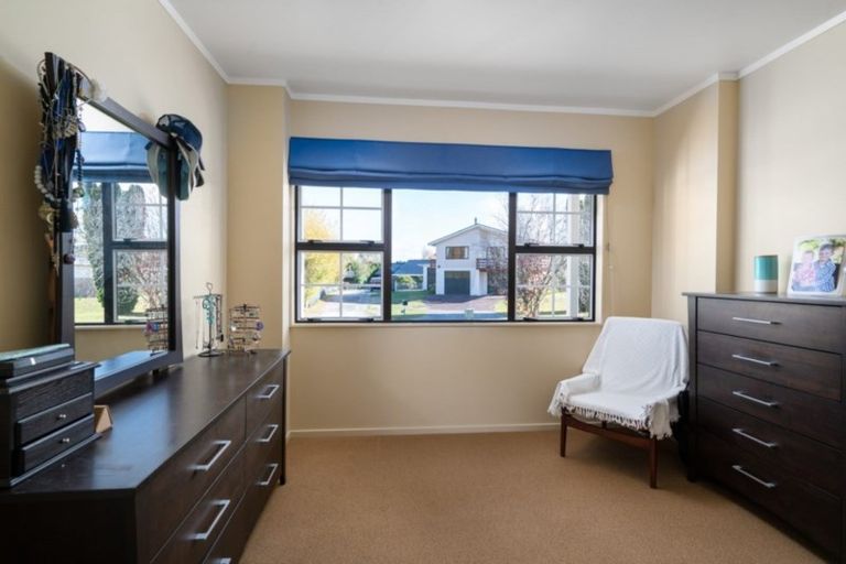 Photo of property in 14 Gibbs Place, Kinloch, Taupo, 3377