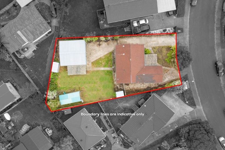 Photo of property in 8 Styca Place, Sunnyvale, Auckland, 0612