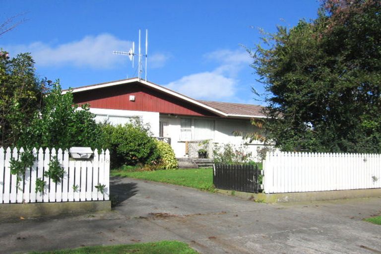 Photo of property in 18 Raglan Avenue, Cloverlea, Palmerston North, 4412