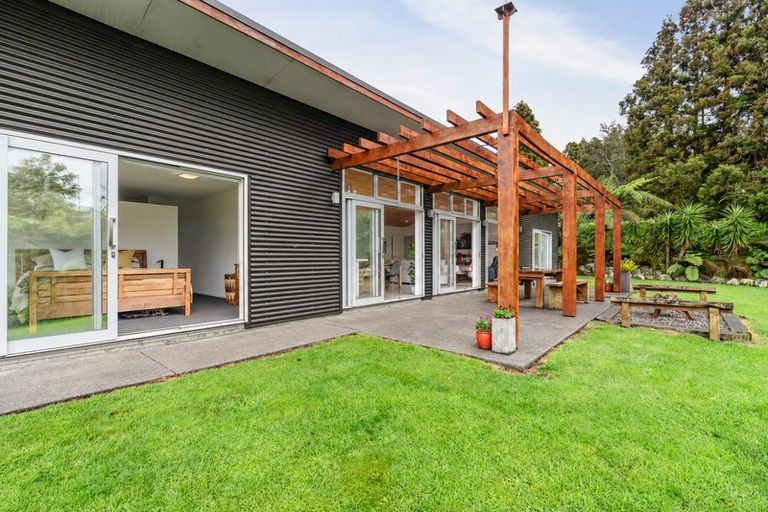 Photo of property in 225 Awai Road, Tarurutangi, New Plymouth, 4372