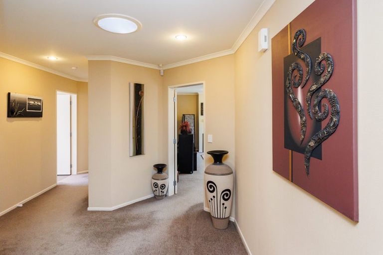 Photo of property in 36 Tennyson Avenue, Kelvin Grove, Palmerston North, 4414
