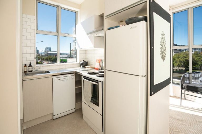 Photo of property in 31 Karo Drive, Te Aro, Wellington, 6011