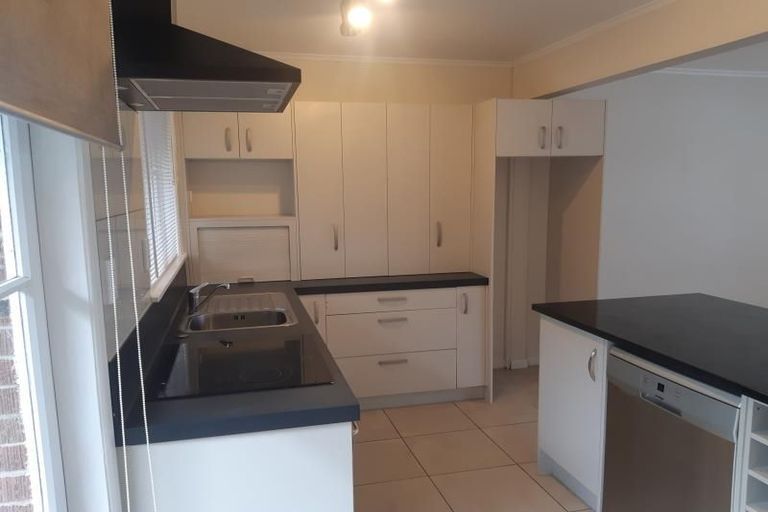 Photo of property in 2/15 East Coast Road, Milford, Auckland, 0620