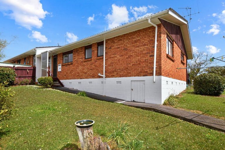 Photo of property in 2/1 Sari Place, Massey, Auckland, 0614