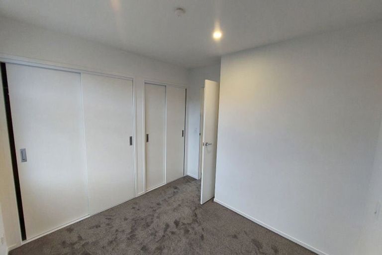 Photo of property in 6/23 Awaroa Road, Sunnyvale, Auckland, 0612