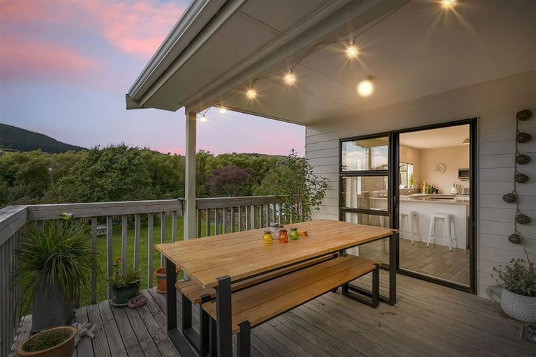Photo of property in 308 Main Road, Tawa, Wellington, 5028