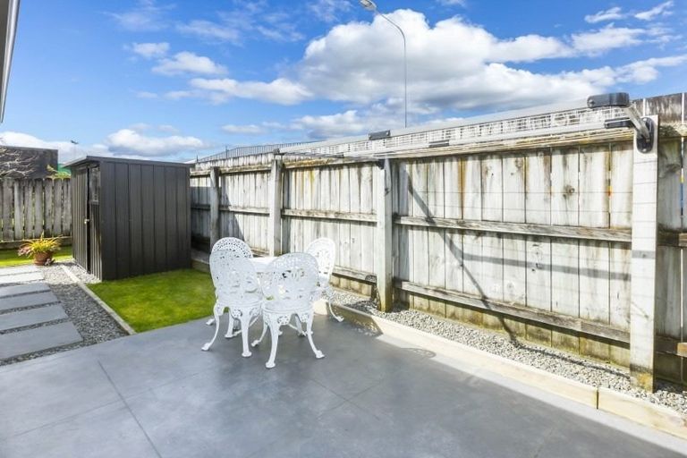 Photo of property in 8a Savage Crescent, Upper Hutt Central, Upper Hutt, 5018