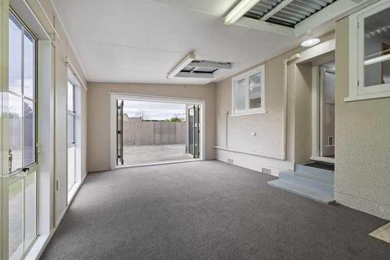 Photo of property in 17 Pembroke Street, Highbury, Palmerston North, 4412