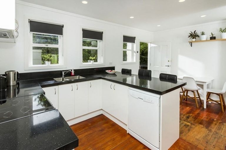 Photo of property in 204 Lake Road, Belmont, Auckland, 0622