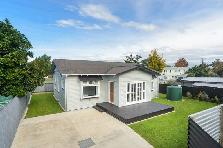 Photo of property in 57b Crewe Crescent, Hokowhitu, Palmerston North, 4410
