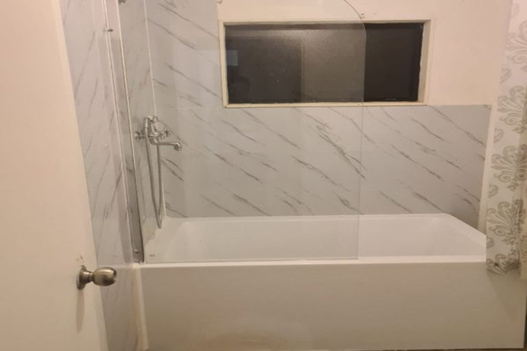 Photo of property in 72 Maplesden Drive, Clendon Park, Auckland, 2103