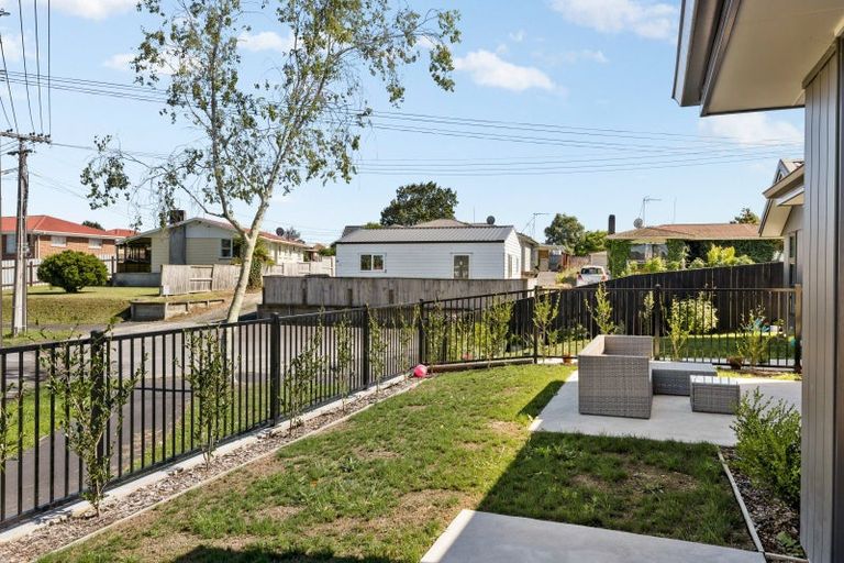 Photo of property in 2/15 Mabian Crescent, Deanwell, Hamilton, 3206