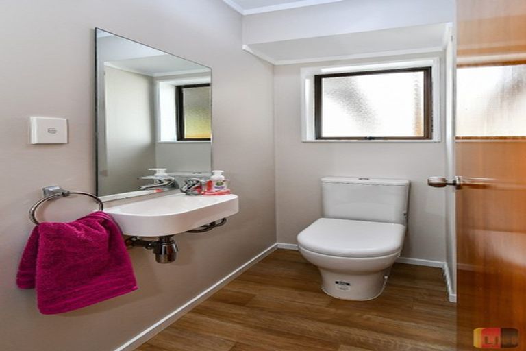 Photo of property in 14 Hadley Wood Drive, Wattle Downs, Auckland, 2103